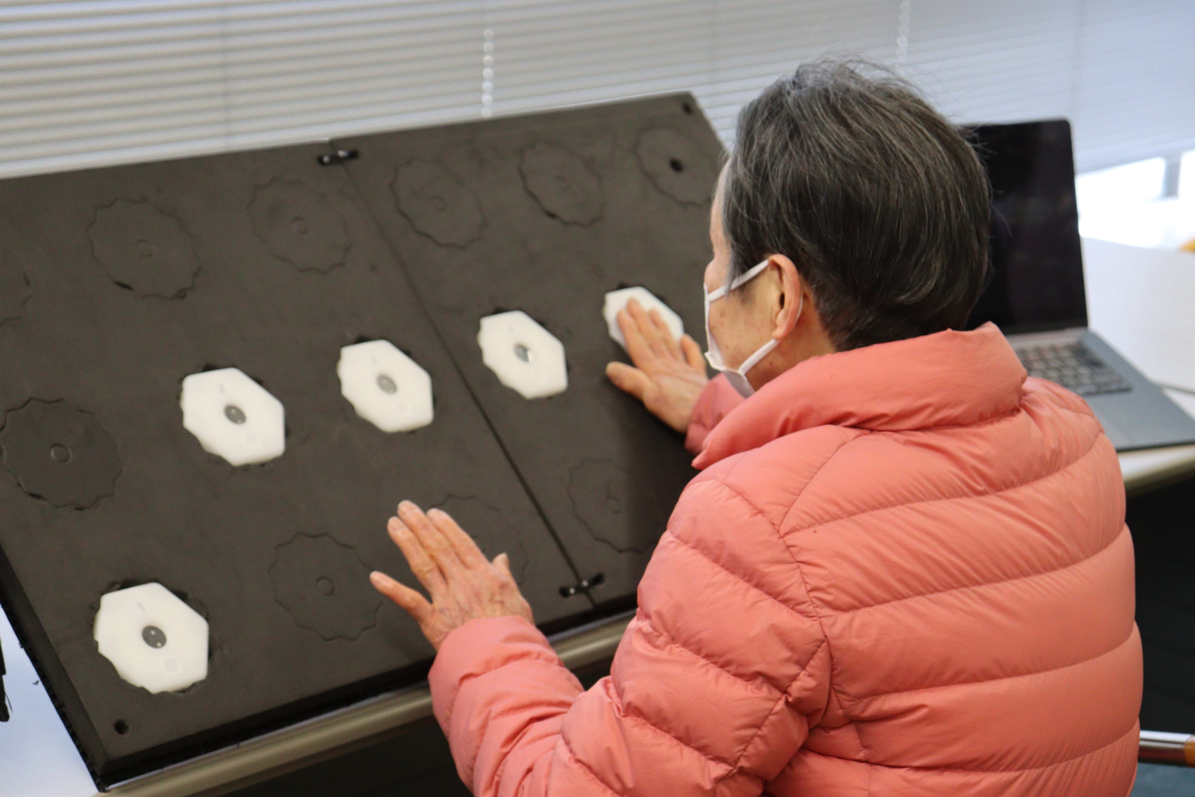 REAXION測定中の様子 女性被験者